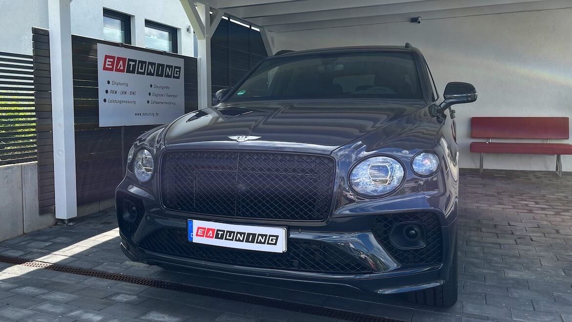 Bentley_Bentayga_front.jpg